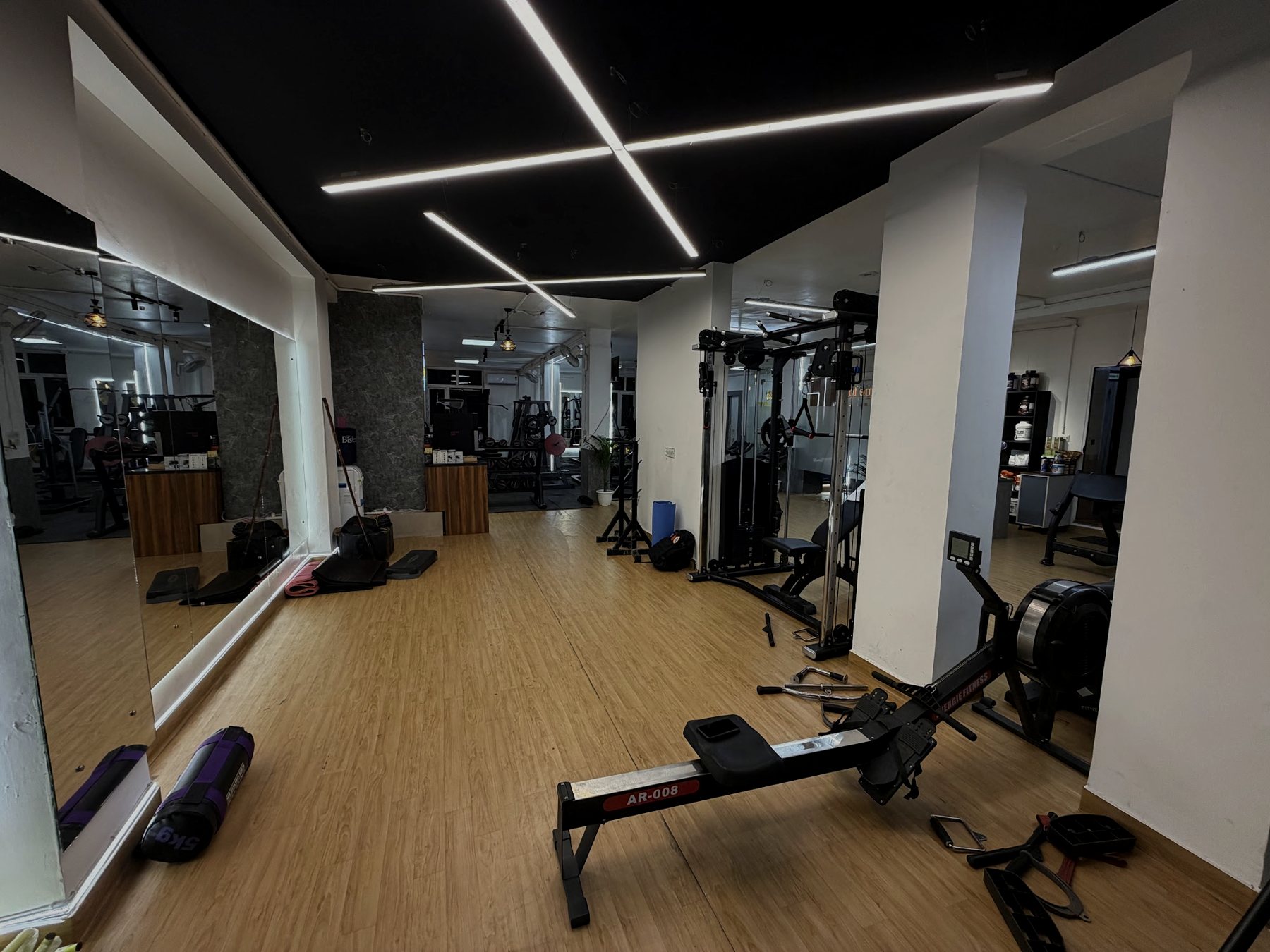 Main training floor at Total Fitness Kalkaji